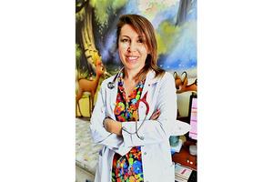 Foto Galeri (1) KORONUN ONUR KONUĞU BEDİA AKARTÜRK Aliağa Ekspres