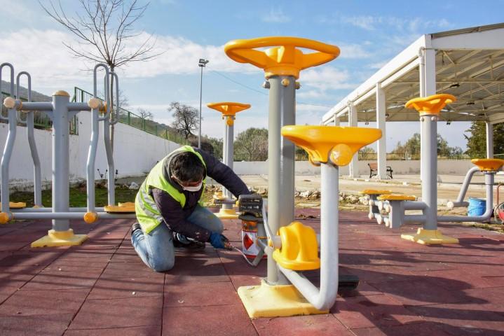 Parklara bakım yapılıyor