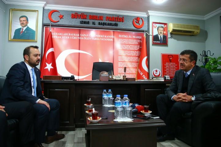 AK Parti İzmir Büyükşehir Belediye Başkan Adayı Nihat Zeybekci (sağda), Büyük Birlik Partisi (BBP) İzmir İl Başkanlığını ziyaret ederek, İl Başkanı Erdem Öksüz (solda) ile bir araya geldi. ( Emin Mengüarslan - Anadolu Ajansı )