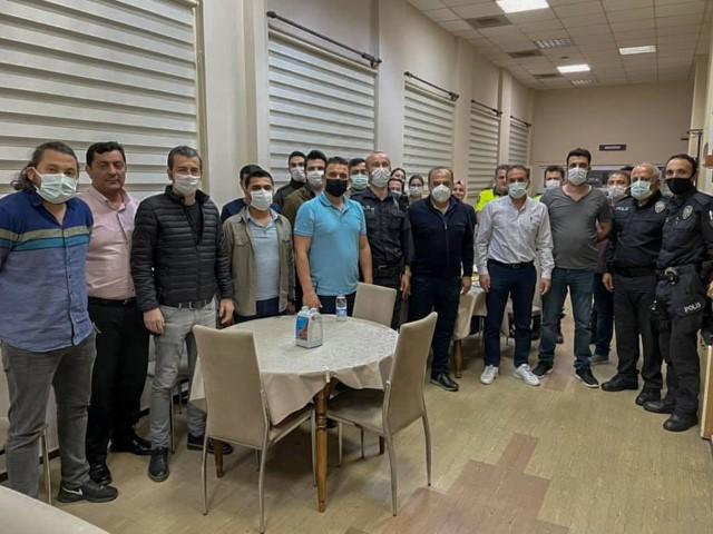 Polis ekipleriyle sahurda bir araya geldiler