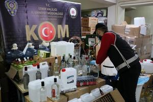 İzmir'de yaklaşık 30 ton sahte içki ele geçirildi