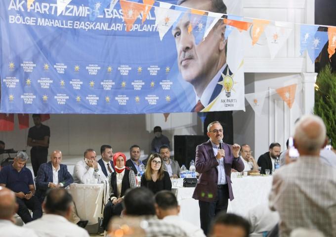 AK Parti İzmir İl Başkanı Kerem Ali Sürekli, Konak, Karabağlar, Buca, Narlıdere ve Bornova Mahalle Başkanları ile bir araya geldi. ( AK Parti İzmir İl Başkanlığı - Anadolu Ajansı )